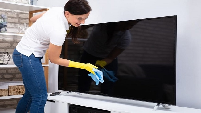 Lau màn hình TV đúng cách là rất quan trọng để giữ cho màn hình luôn sạch sẽ và tránh bị hỏng