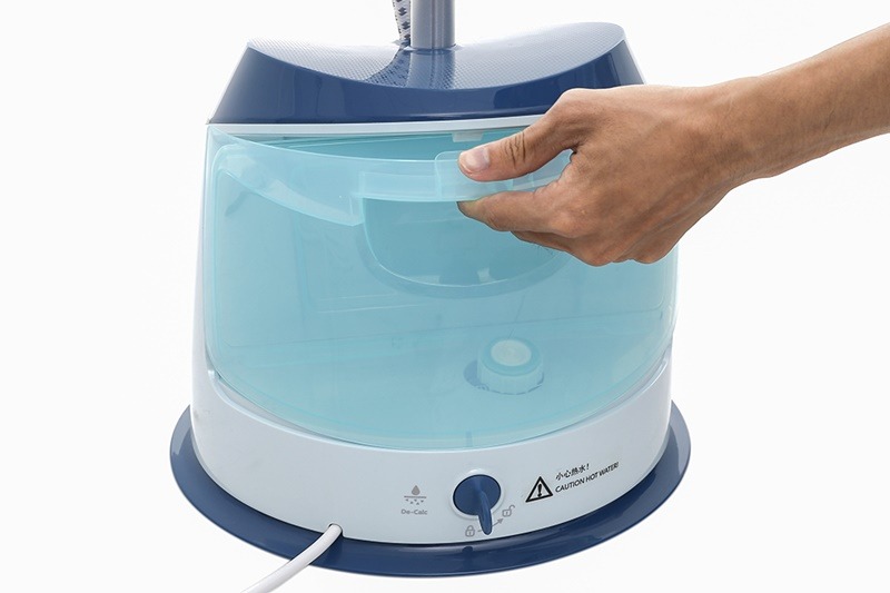 ban-ui-hoi-nuoc-dung-philips-1600w-gc518