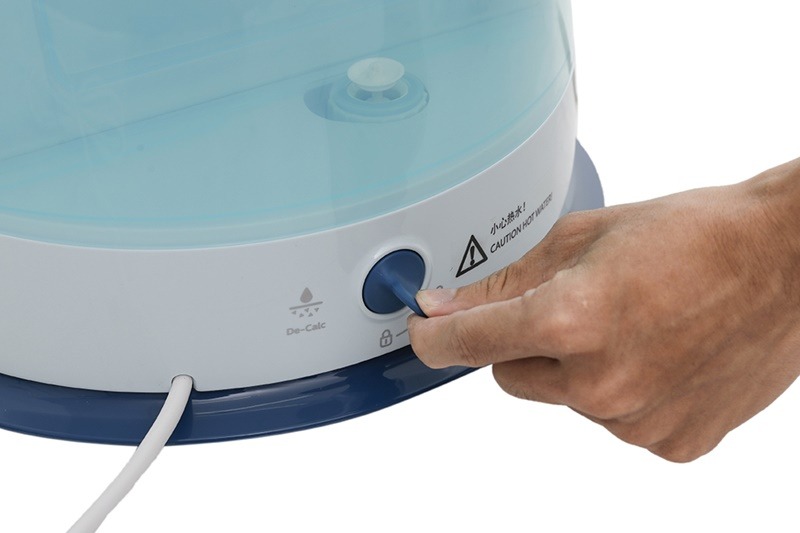 ban-ui-hoi-nuoc-dung-philips-1600w-gc518