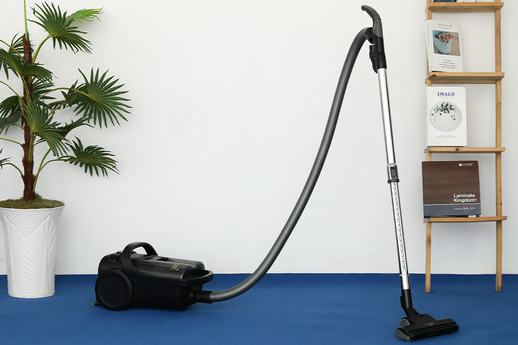 may-hut-bui-dang-hop-panasonic-mc-cl605kn49