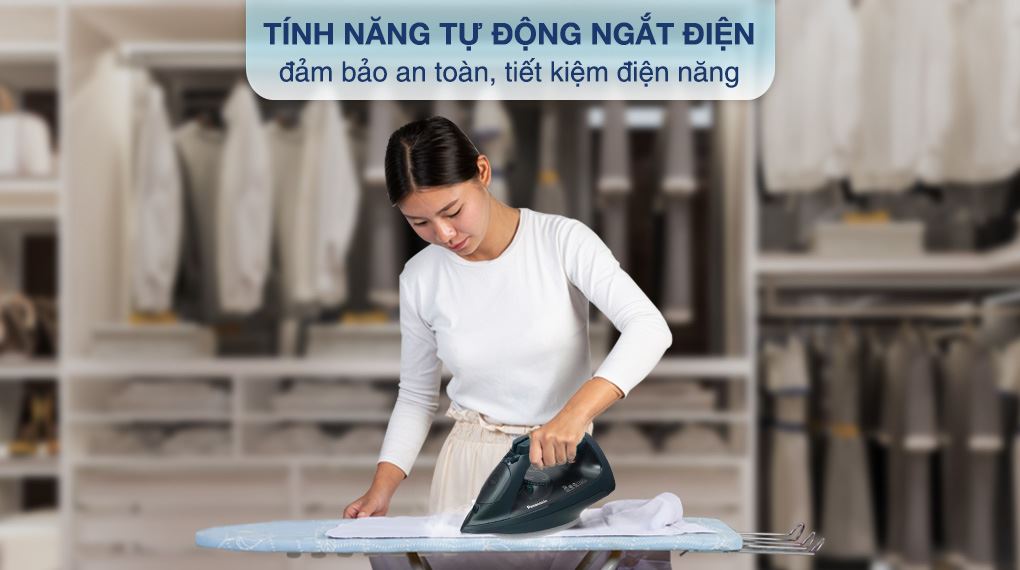 ban-ui-hoi-nuoc-panasonic-2400w-ni-u450gra